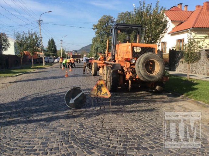 У Мукачеві демонтували одразу чотири "лежачих поліцейських" (ФОТОРЕПОРТАЖ) – 06