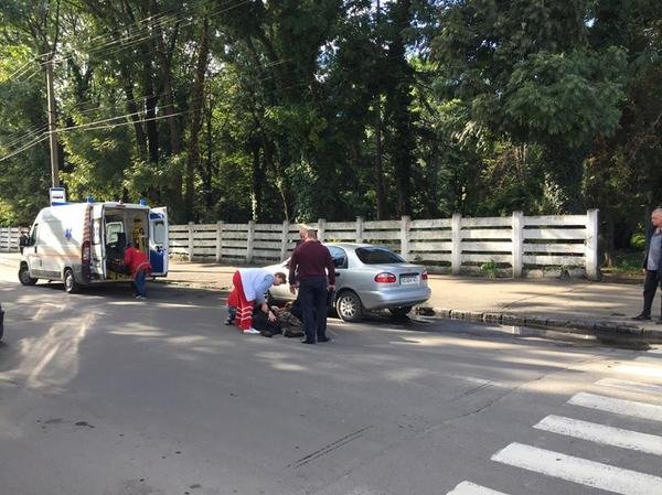 В Ужгороді на пішохідному переході автомобіль збив жінку – 04