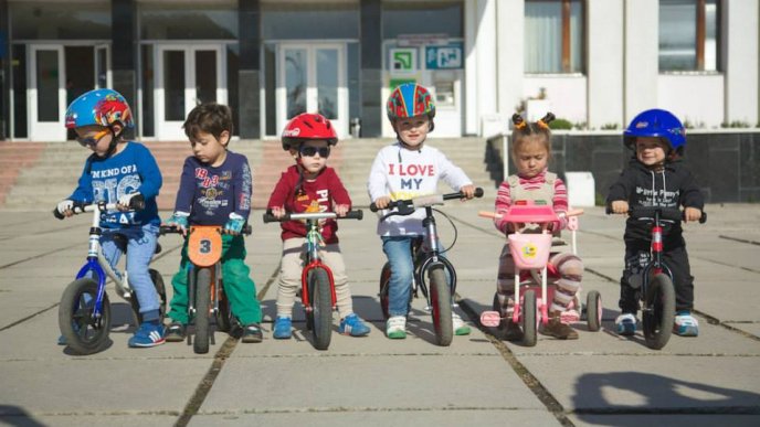 Велодень у Мукачеві: дитячий сміх, дорослий азарт та море позитивних емоцій (ФОТО) – 03