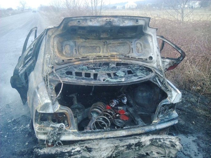 На Іршавщині горіла іномарка "BMW": водій отримав опіки – 02