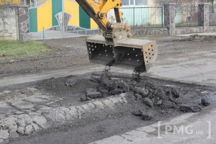 На вулиці Пряшівській-об’їзній почали ліквідовувати тріщини – 05