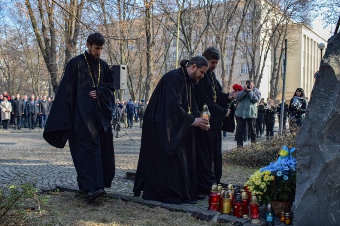 В Ужгороді вшанували подвиг учасників Революції Гідності – 03