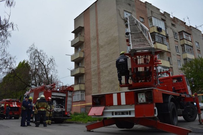 Ужгородські рятувальники ліквідовували наслідки умовного вибуху газу – 04
