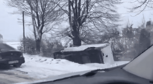 Між селами Іванівці та Клячаново ДТП: одна автівка перекинулась – 02