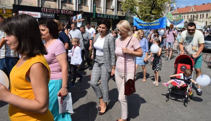 В Ужгороді проходить хода на захист сімейних цінностей – 11