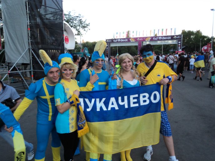 Мукачівські вболівальники підтримували футбольну збірну України в Донецьку (ФОТОРЕПОРТАЖ) – 05