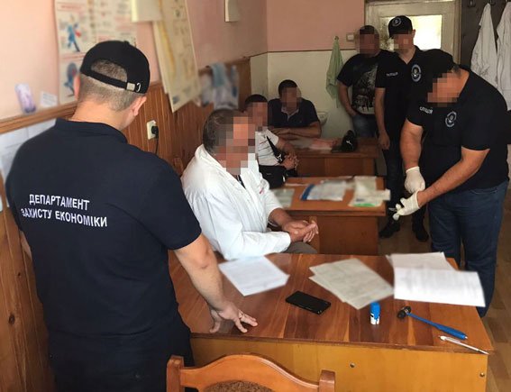 Закарпатський лікар погорів на хабарі. Гроші від пацієнтів брав систематично – 02 Закарпатський лікар погорів на хабарі. Гроші від пацієнтів брав систематично – 02