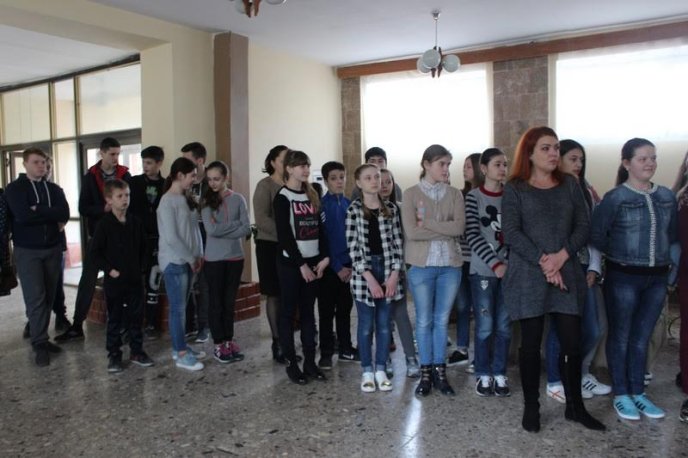 У фойє ЗОШ №13 міста Мукачева урочисто відкрили стінопис "Берегині слова" – 08 У фойє ЗОШ №13 міста Мукачева урочисто відкрили стінопис "Берегині слова" – 08
