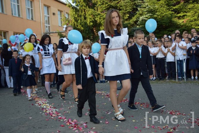 У ЗОШ №4 міста Мукачева пролунав перший дзвінок – 08