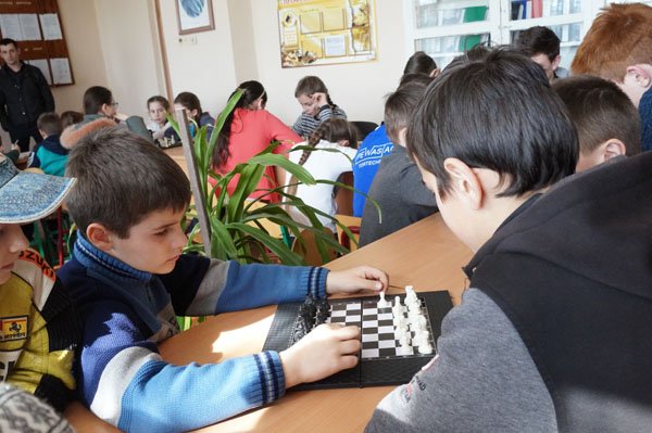 Для солотвинських школярів відкрили шаховий гурток – 04