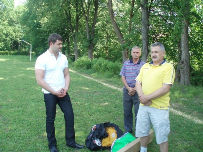 Андрій Балога знову роздавав подарунки, цього разу футболістам (ФОТО) – 04 Андрій Балога знову роздавав подарунки, цього разу футболістам (ФОТО) – 04