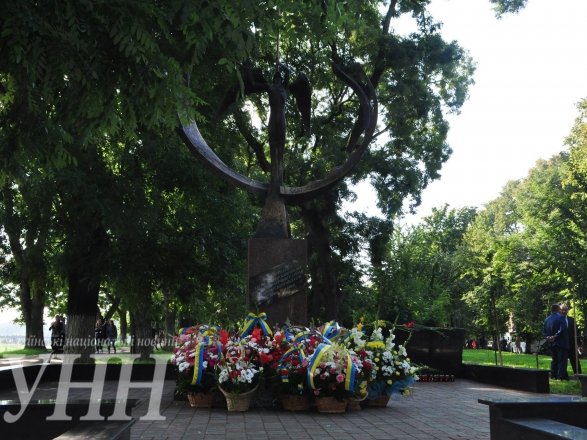 В Ужгороді вшановували пам’ять загиблих правоохоронців – 11