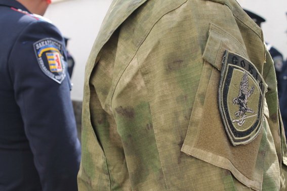 Закарпатські правоохоронці переодягнулись у літній одяг – 04
