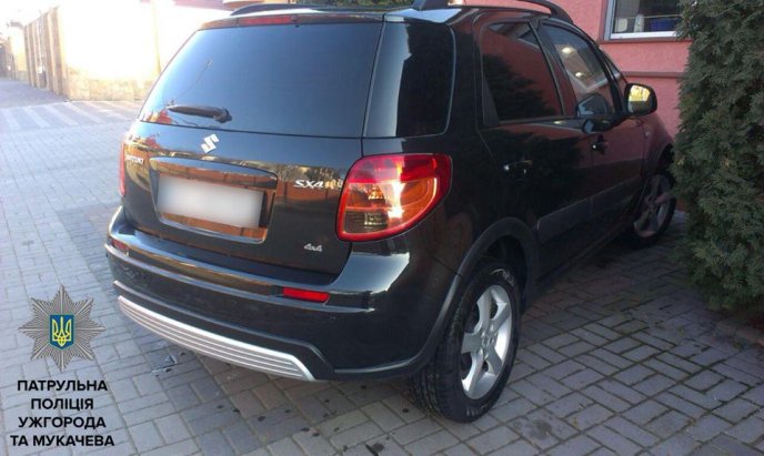 Мукачівські патрульні знайшли водія іномарки "Сузукі", який наїхав на пішохода – 03
