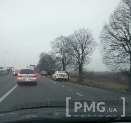 Вранці на Мукачівщині сталась аварія: рух трасою ускладнено – 06