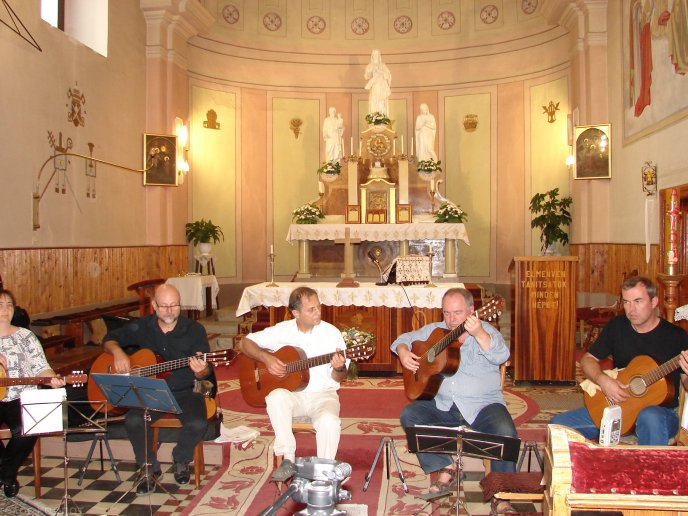 У римо-католицькому храмі у Хусті угорські гітаристи відіграли концерт – 01