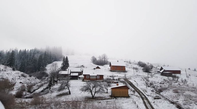 Перевал – у снігу: користувачі мережі милуються засніженими Карпатами – 05