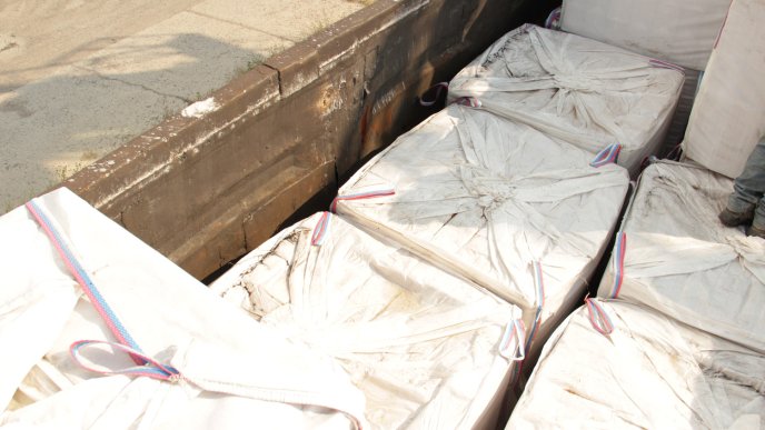 На Закарпатті під паливними брекетами виявили партію контрабандних цигарок – 02