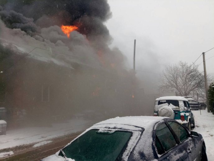 На Тячівщині згорів великий торговий центр – 03