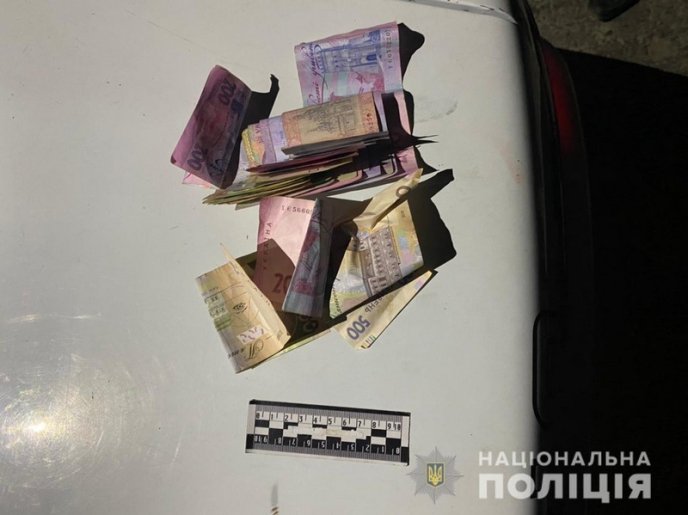 У селі на Мукачівщині обікрали аптеку – 04