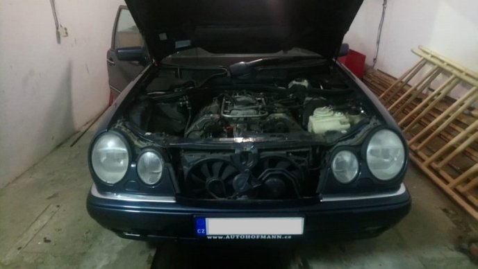 Службовий собака винюхав контрабанду у двох машинах – 04