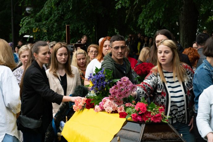 Рідних у чоловіка не залишилось: на Закарпатті поховали військового – 08