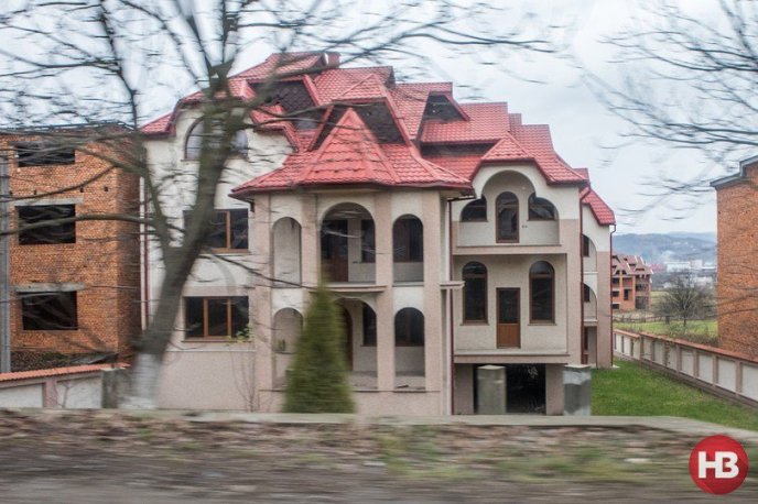 Як заробітчани перетворили невелике село на Закарпатті на елітне котеджне селище – 04