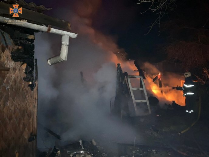 У селищі на Рахівщині вночі вирувала велика пожежа – 03