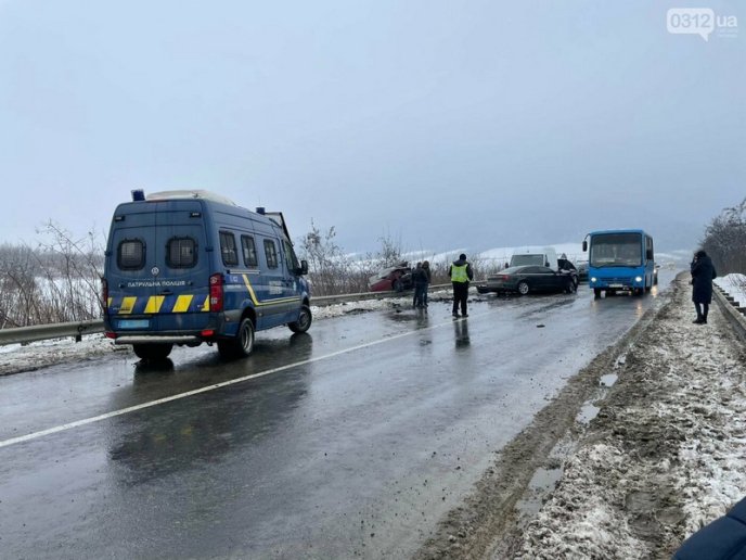 Опубліковано нові фото з місця смертельної аварії біля села Глибоке – 02