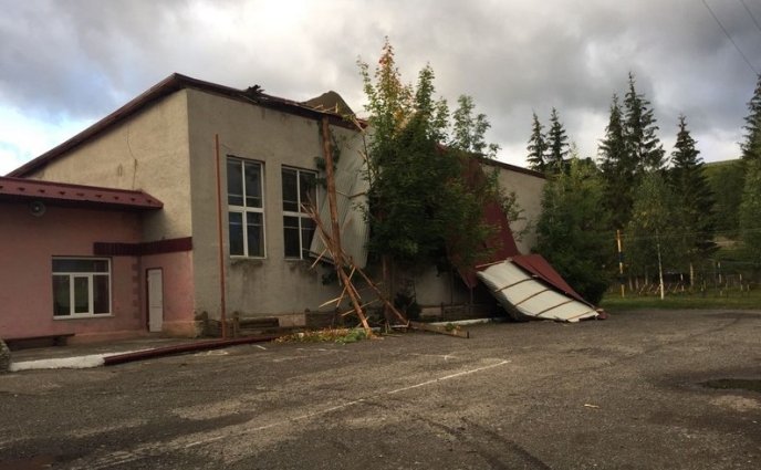 З’явилися фото наслідків страшної негоди на Закарпатті – 03