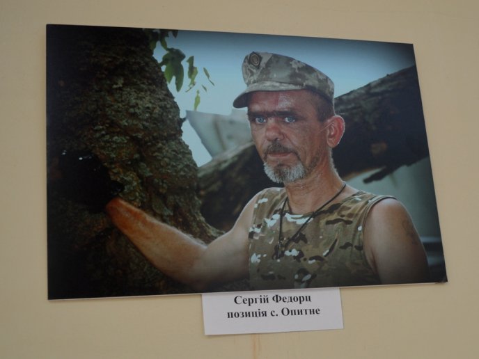 У фойє Закарпатської ОДА відкрили виставку світлин воїнів АТО – 03