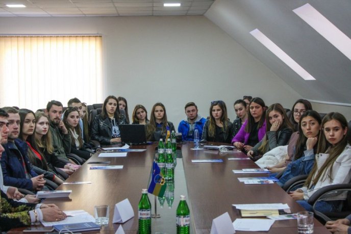 В Ужгороді за «круглим столом» обговорили найактуальніші екологічні проблеми Закарпаття – 09 В Ужгороді за «круглим столом» обговорили найактуальніші екологічні проблеми Закарпаття – 09