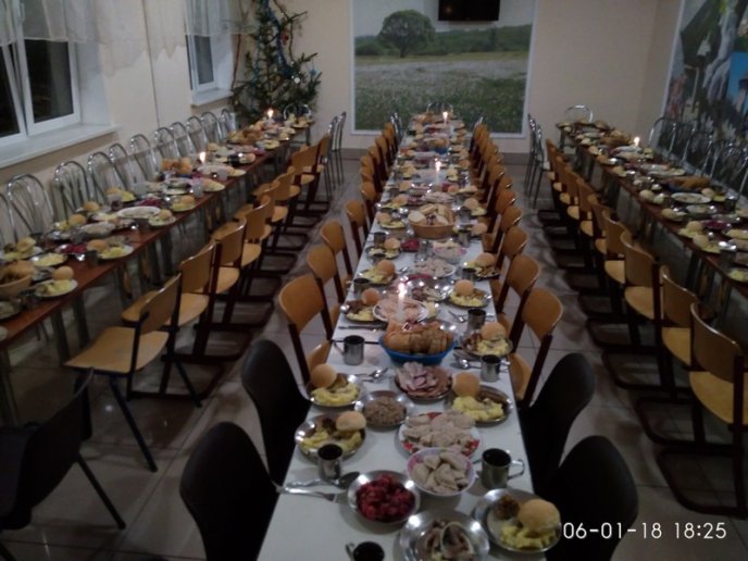 В Ужгороді гвардійці встановили власний рекорд, наліпивши 777 вареників – 03