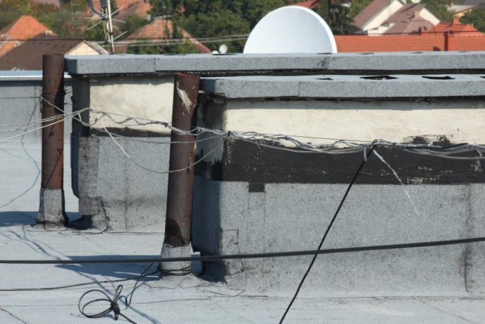 В Мукачеві на семи багатоповерхівках ремонтують дах – 10