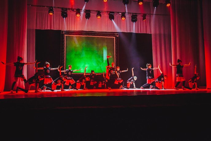 В Ужгороді студія сучасного танцю «Бліц» провела звітний концерт – 25