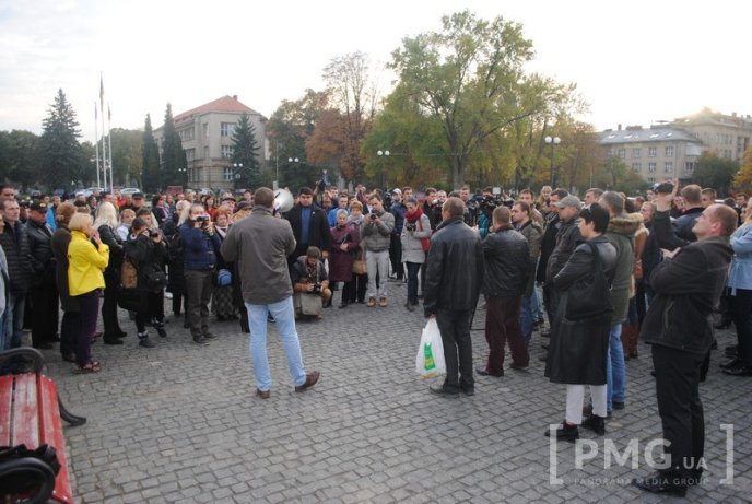 Протестувальники звернулись до Порошенка із проханням призначити перевибори в Ужгороді – 02