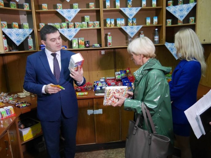 Ужгородські чиновники перевірили шкільні буфети – 14