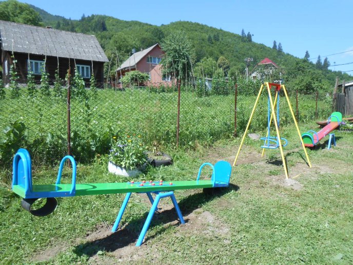 У селі Розтоки встановили новий майданчик для дитсадка  – 01 У селі Розтоки встановили новий майданчик для дитсадка  – 01