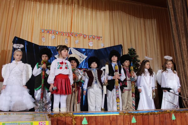 Юні колядники славили народження Ісуса Христа на фестивалі «Вифлеємська зіронька» у Дубовому – 15 Юні колядники славили народження Ісуса Христа на фестивалі «Вифлеємська зіронька» у Дубовому – 15
