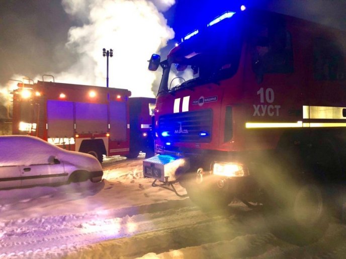 Масштабна пожежа у Хусті: рятувальники оприлюднили фото – 04