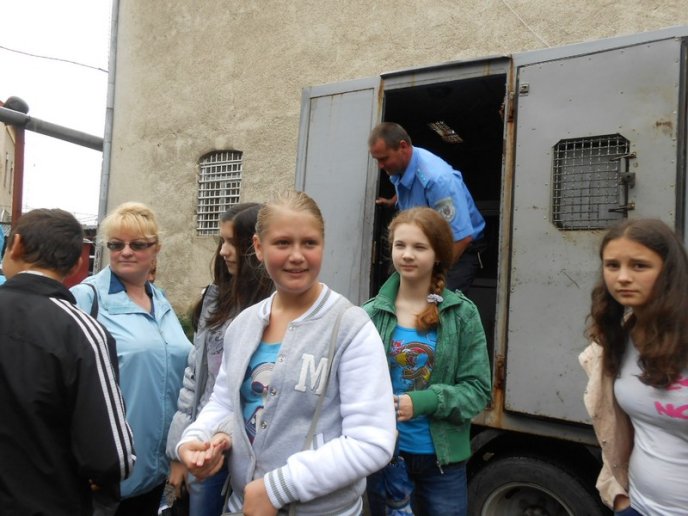 Мукачівські школярі відвідали міськвідділ міліції (ФОТО) – 06