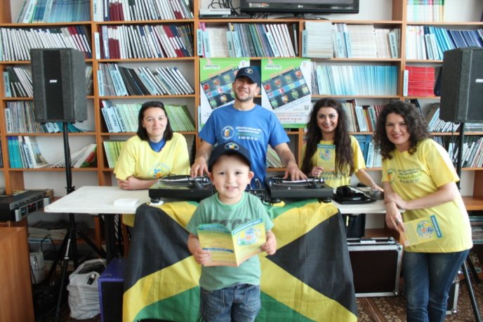 У Закарпатськй обласній бібліотеці ужгородці танцювали під "Круглий звук" – 10