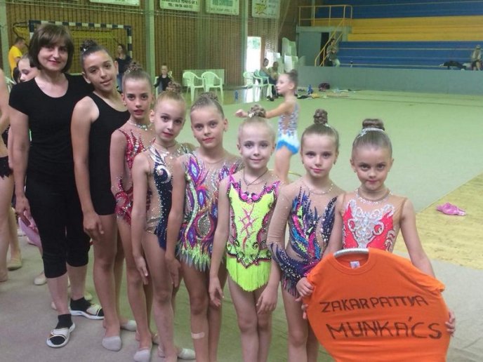 Мукачівські гімнастки вдало виступили на змаганнях в Угорщині – 01