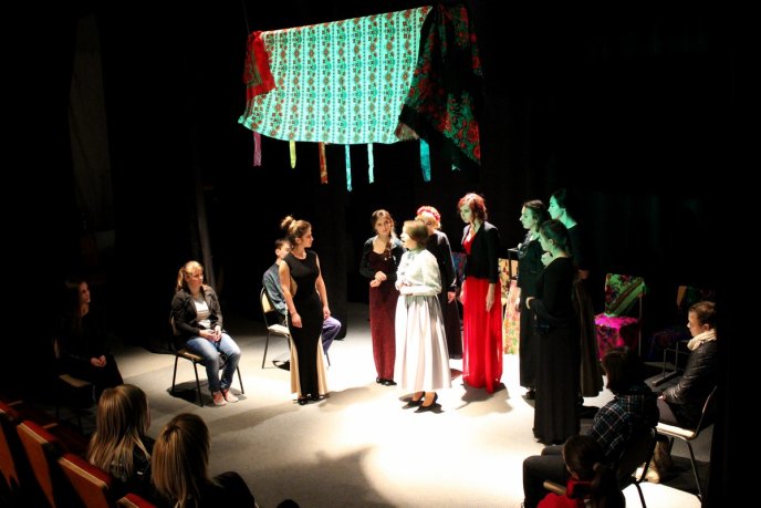 В Ужгороді відбулась прем’єра вистави "Колесо жіночої долі" – 05