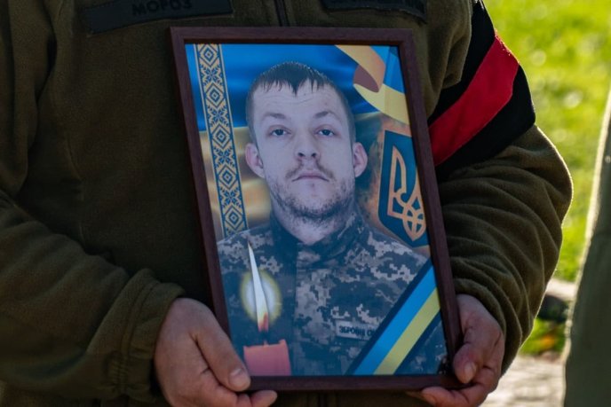 Троє дітей втратили батька: на Закарпатті поховали Героя – 02 Троє дітей втратили батька: на Закарпатті поховали Героя – 02