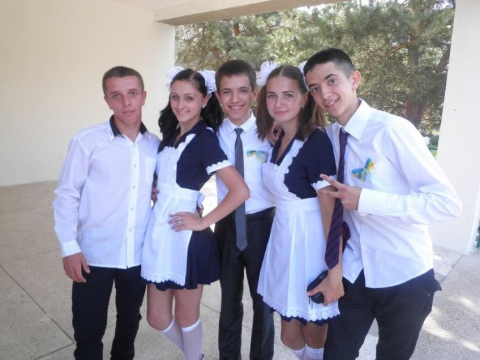 Шкільний фотоальбом: як учні Мукачева 1 Вересня відзначали (ФОТОРЕПОРТАЖ) – 21