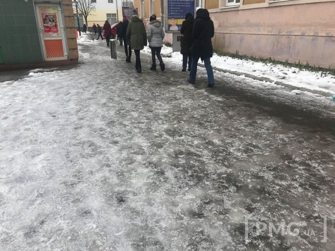 Вулиці Мукачева перетворилися на ковзанку – 06