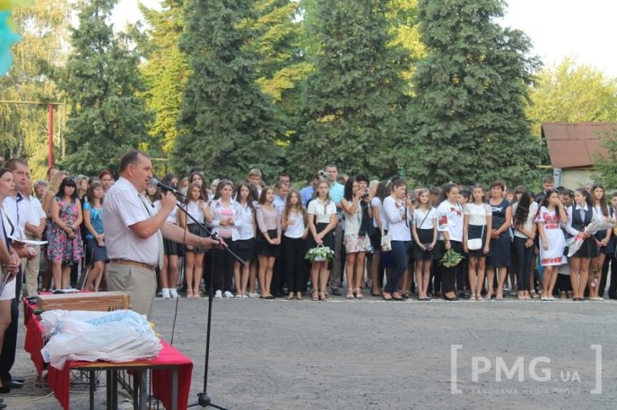 НВК "Гармонія" урочисто відзначила свято Першого вересня лінійкою у вишиванках – 31