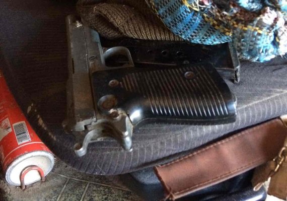 У чоловіка знайшли рушницю та пістолет – 03