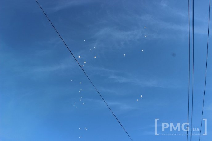 Мукачівські випускники станцювали прощальний вальс у центрі міста – 38